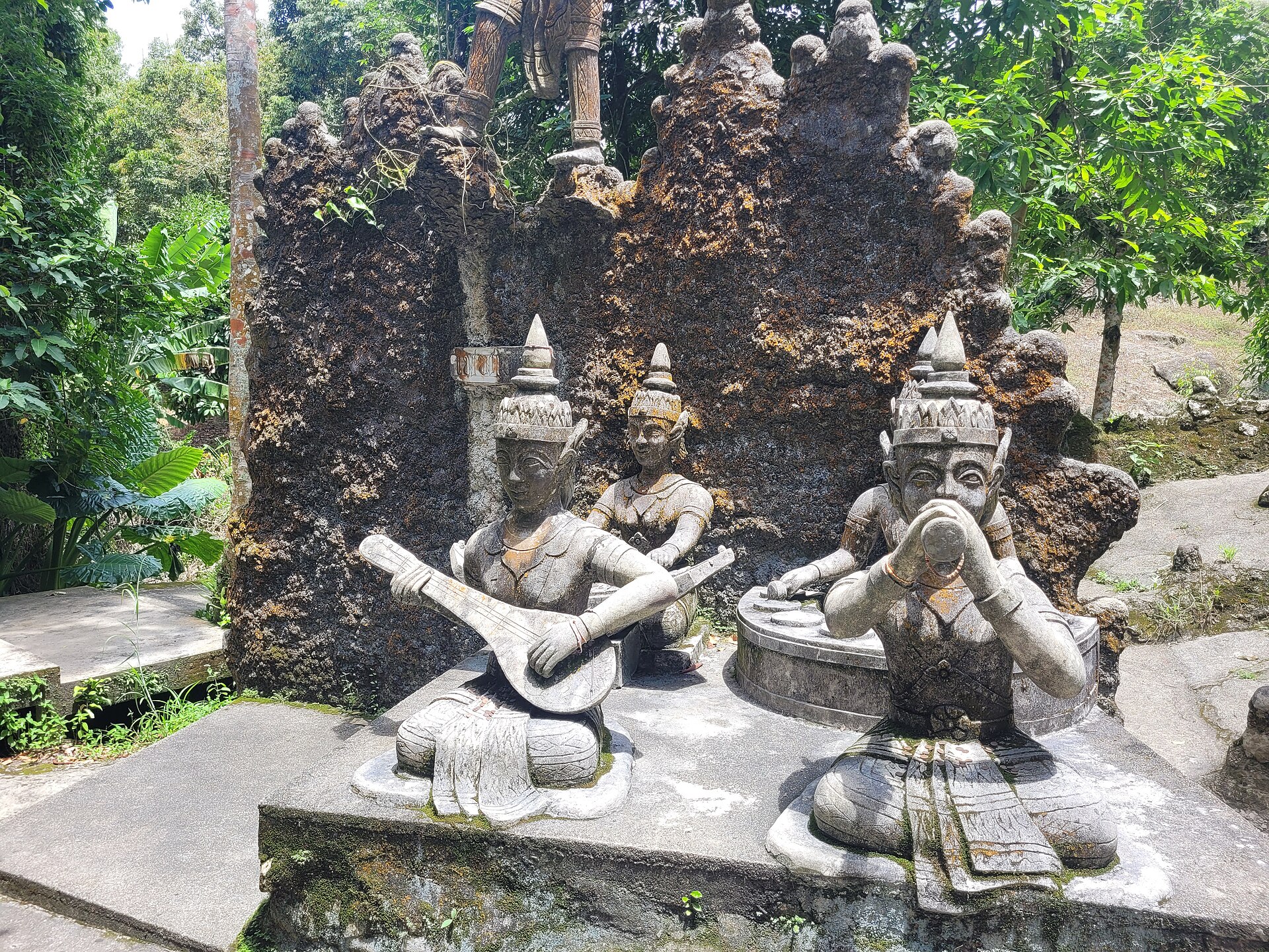 Day Trip to Secret Buddha Garden